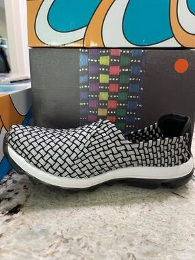 Bernie Mev Gummies Gem Women’s Slip-On Woven Shoe Black and Silver size 35